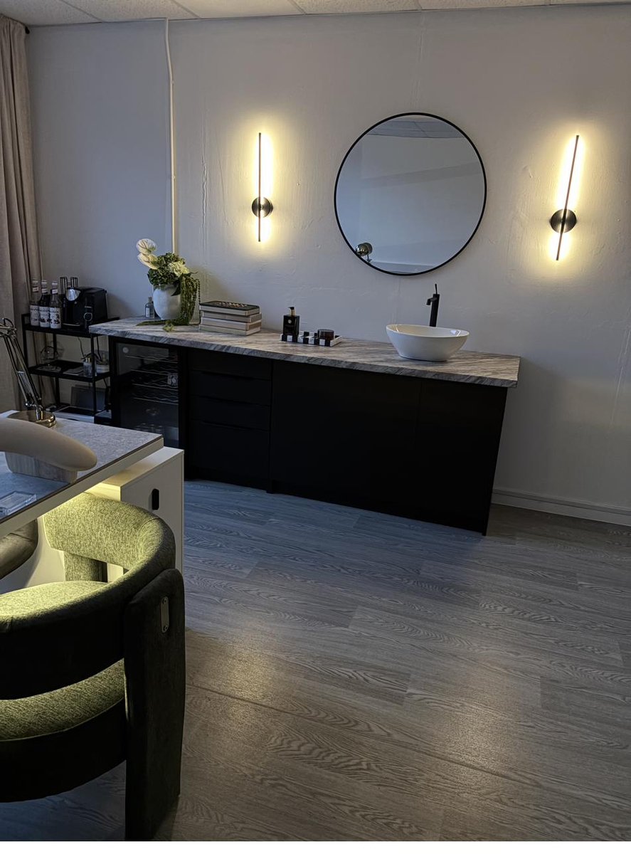 INARU studio vanity and mirror